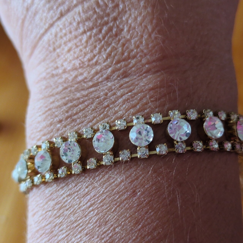 Bracelet Elegant Gold and Silver Crystal Bracelet